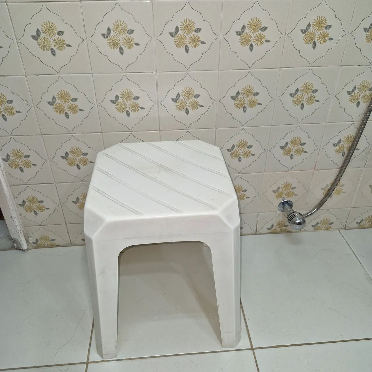 Banqueta de plástico Astra 30×30×41cm bem resistente.  - Foto 3
