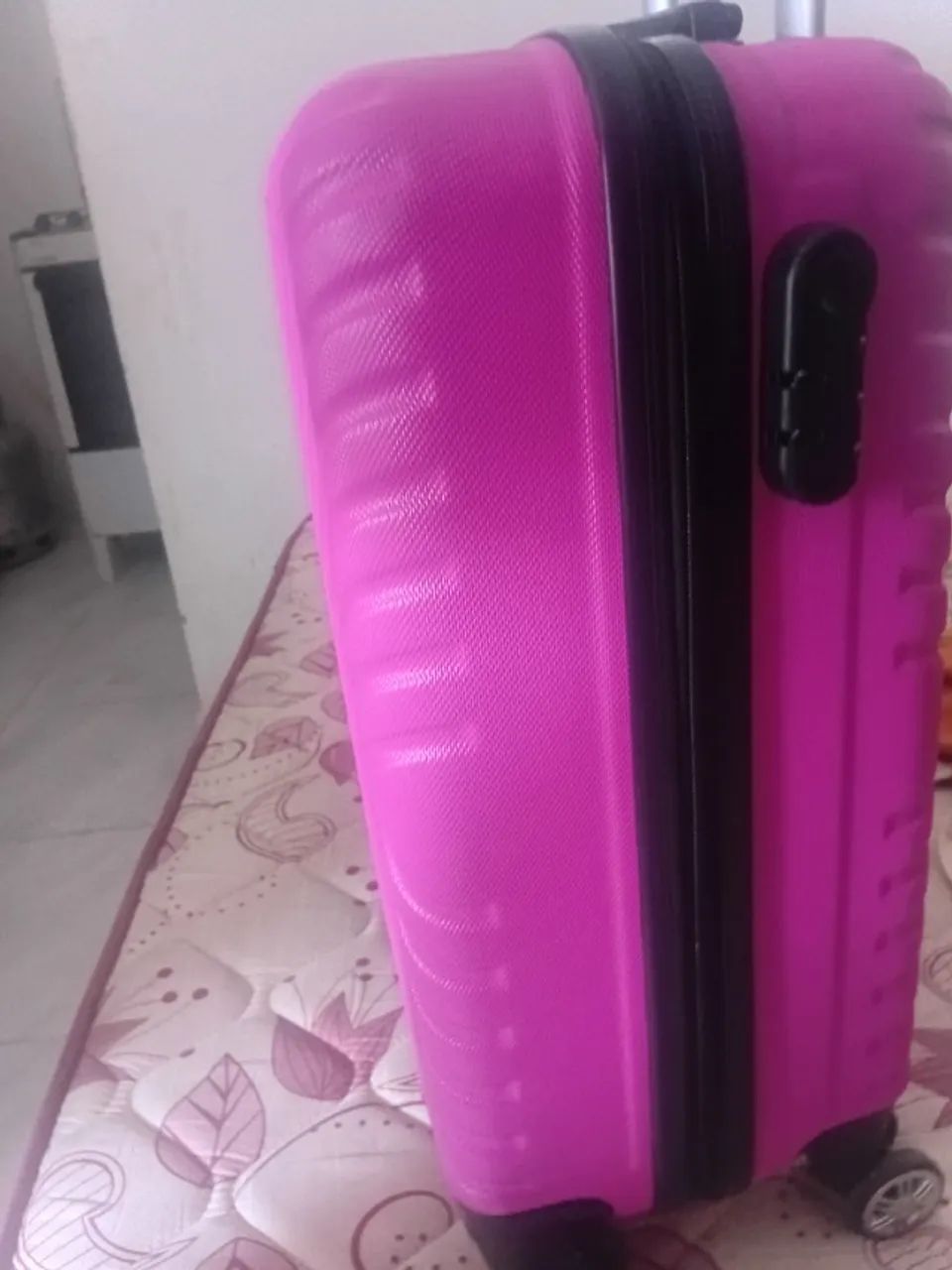 Mala de viajem semi nova usada só 2 vezes - Foto 2