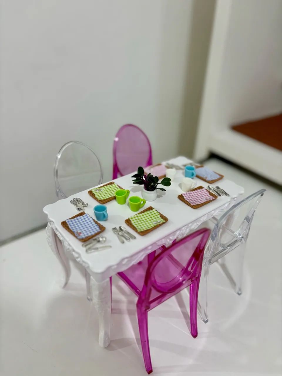 Mesa da Barbie + acessórios 