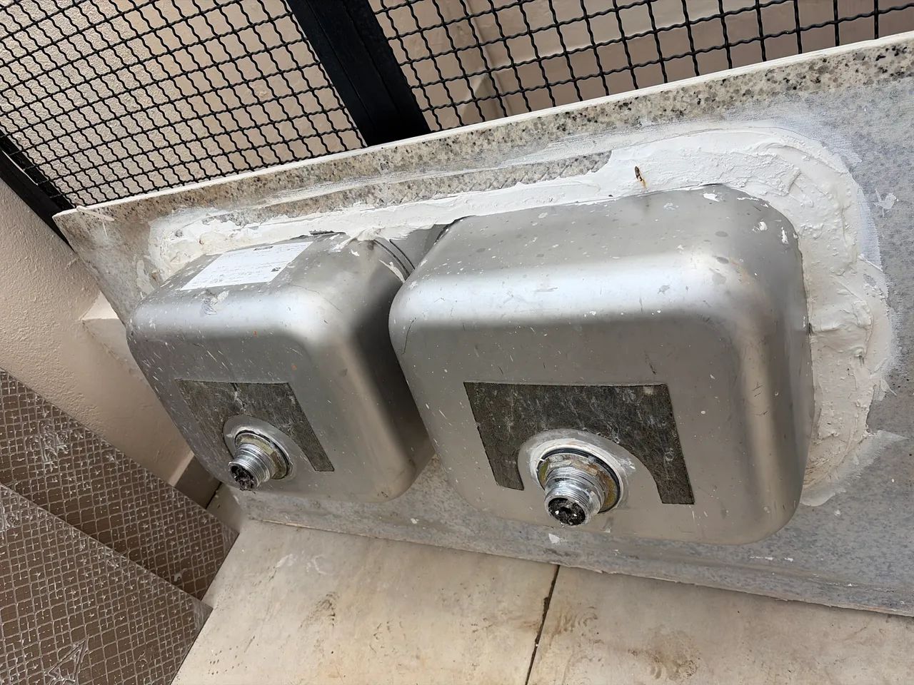 bancada de cozinha de pedra com duas cubas - Foto 4