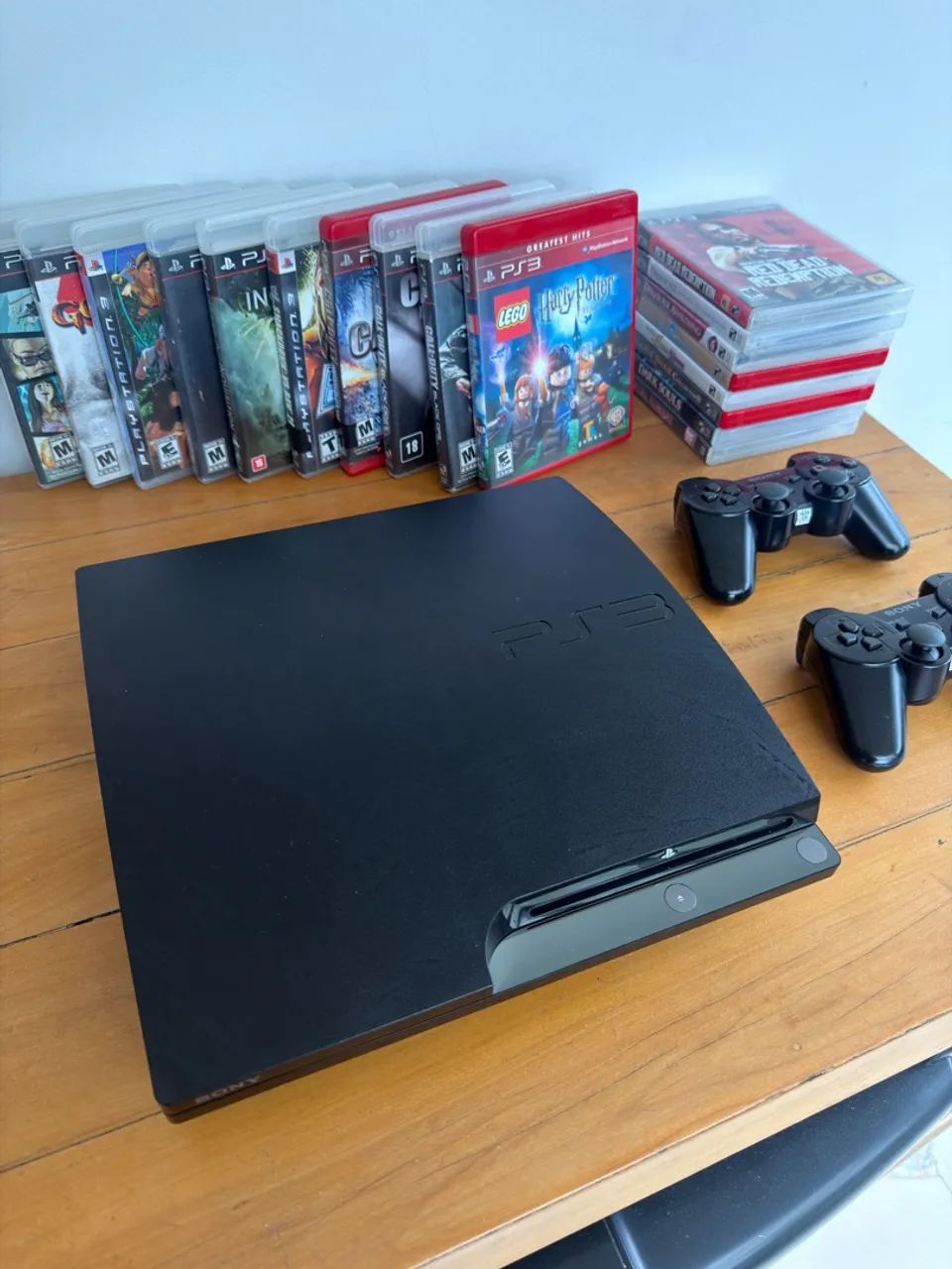 Ps3 slim com 2 controles e + de 20 jogos  - Foto 2