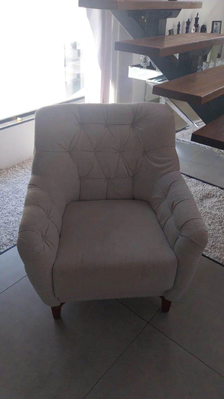 Poltrona elegante maravilhosa capitonê com taxinhas  - Foto 4