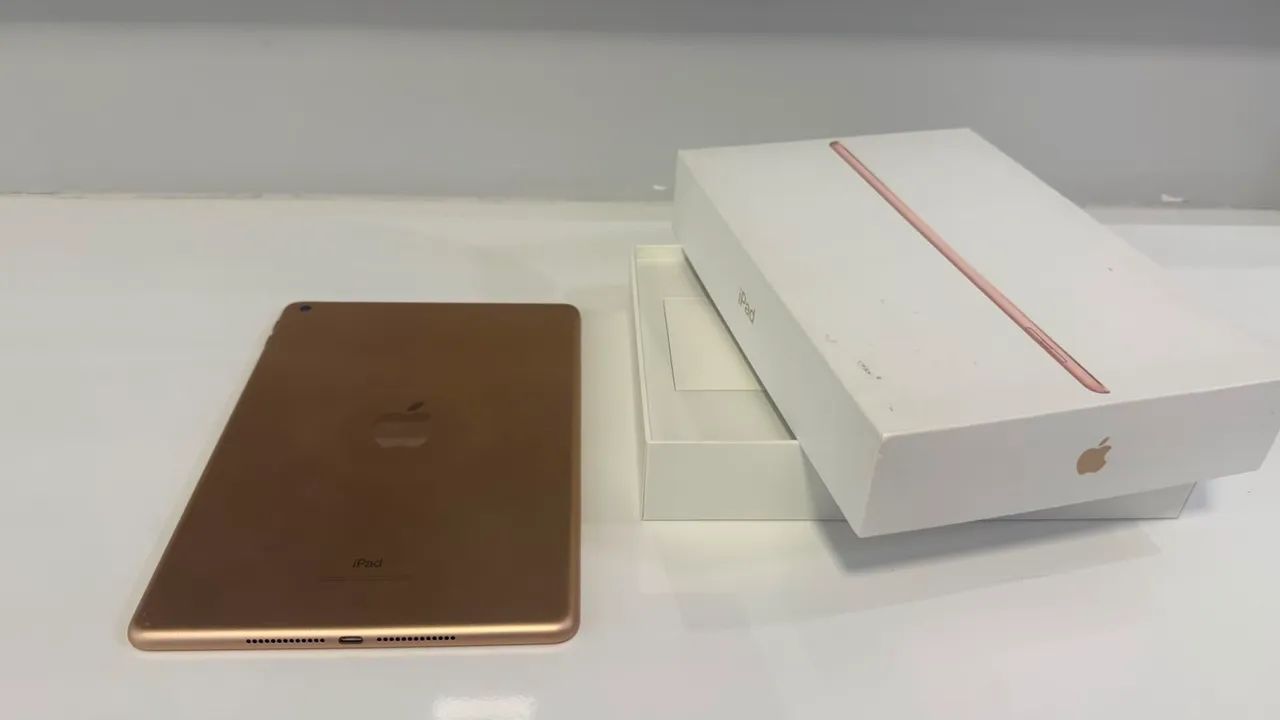 iPad 6ª geração 32GB Dourado (película  trincada, funcionando 100%) - Foto 2