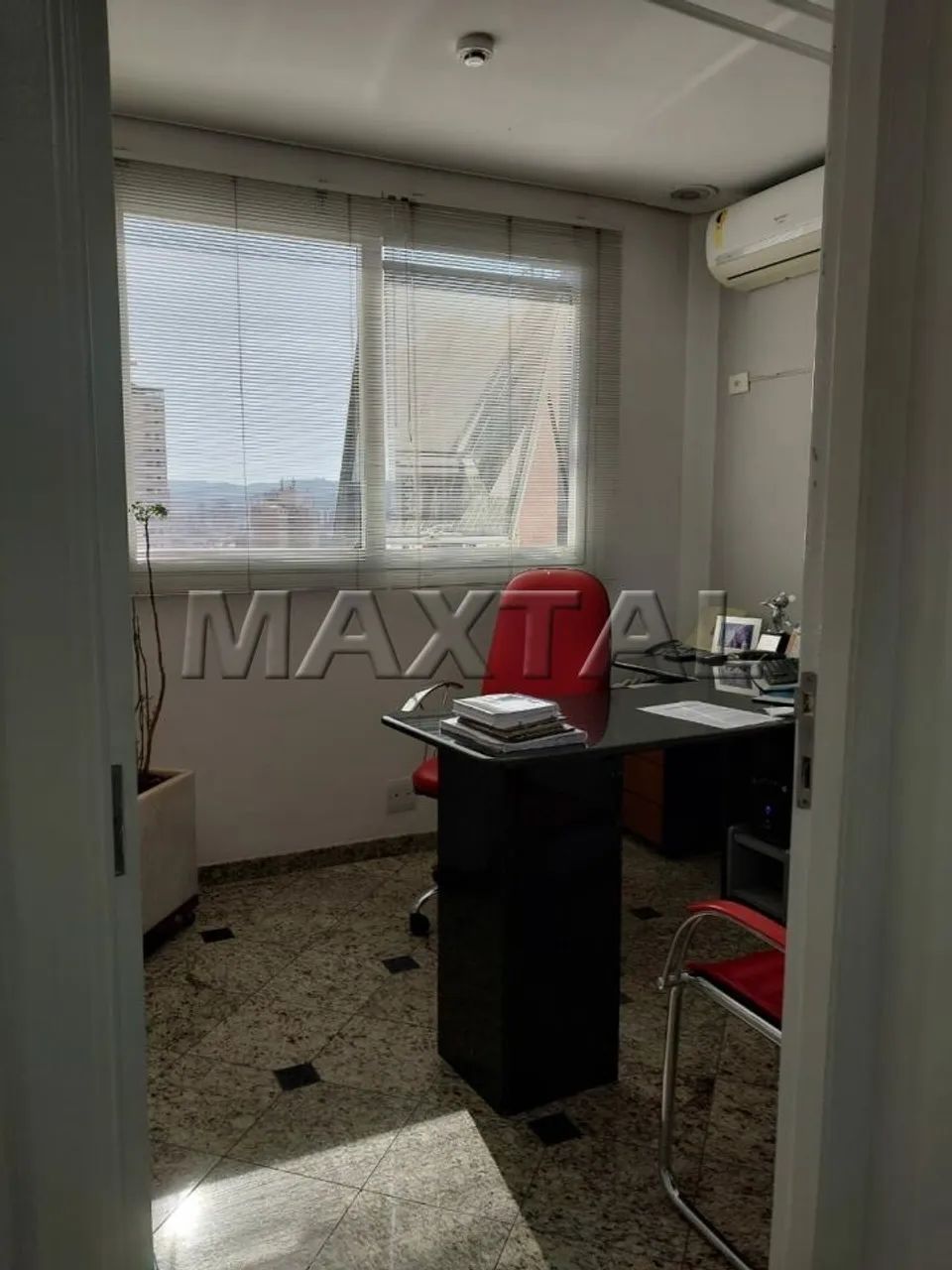 Sala Comercial à Venda de 39m² 2 Banheiros, Copa e 1 Vaga Prédio com Gerador e Sala de Con - Foto 4