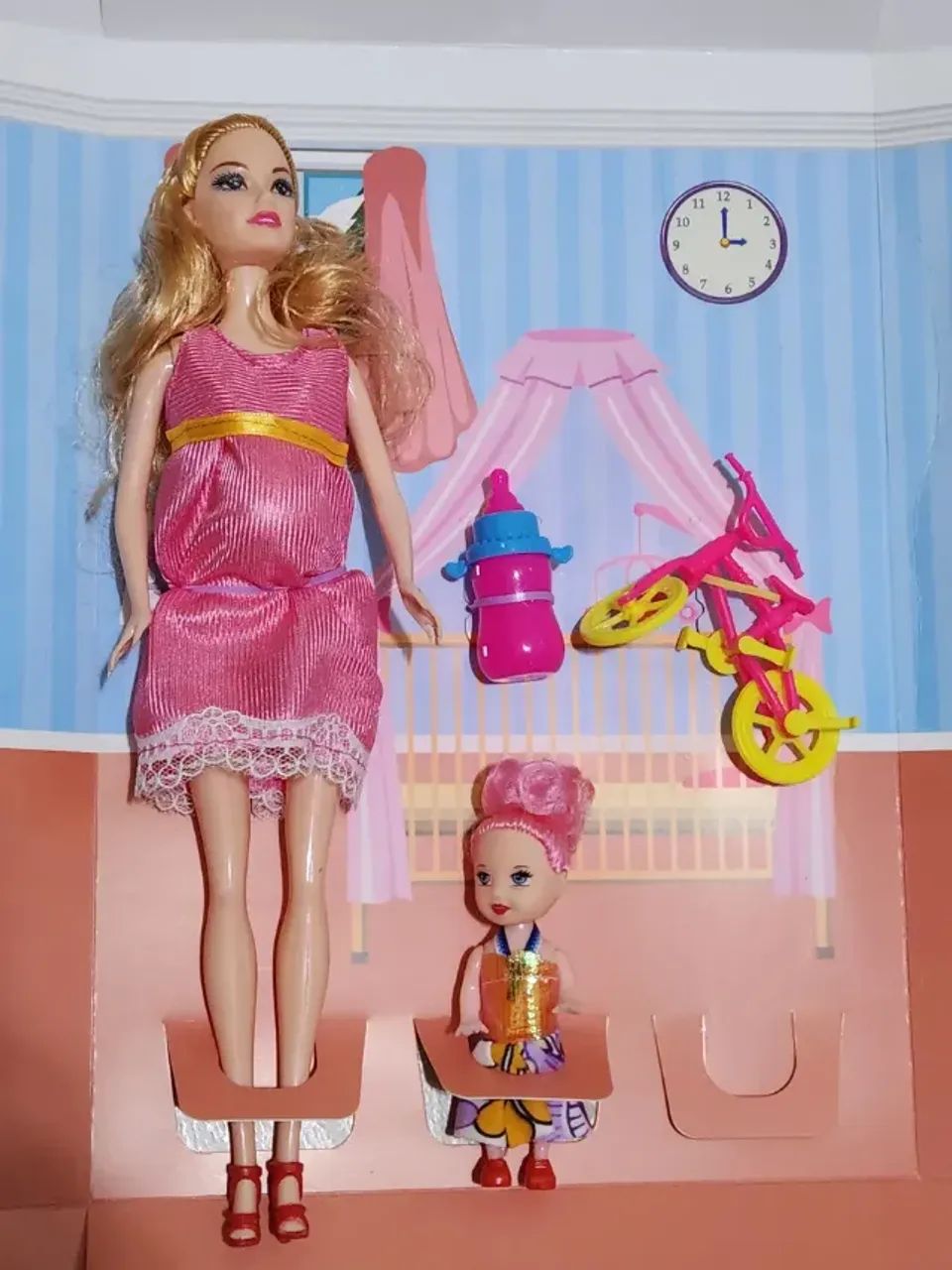 Boneca Grávida Com Bebê, Menina Criança E Bicicleta - 30 Cm - Foto 5