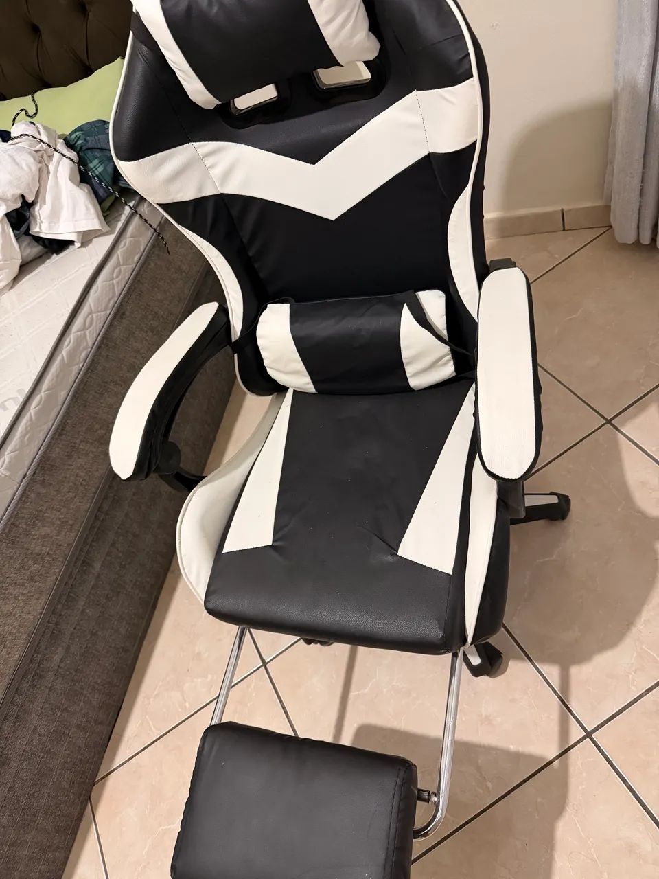 Cadeira gamer com apoio para os pés 