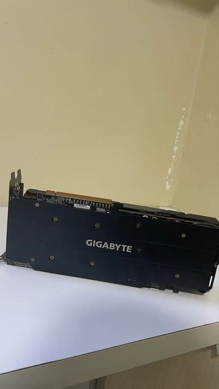 RX 5600 XT Gigabyte 6GB VRAM - Foto 2