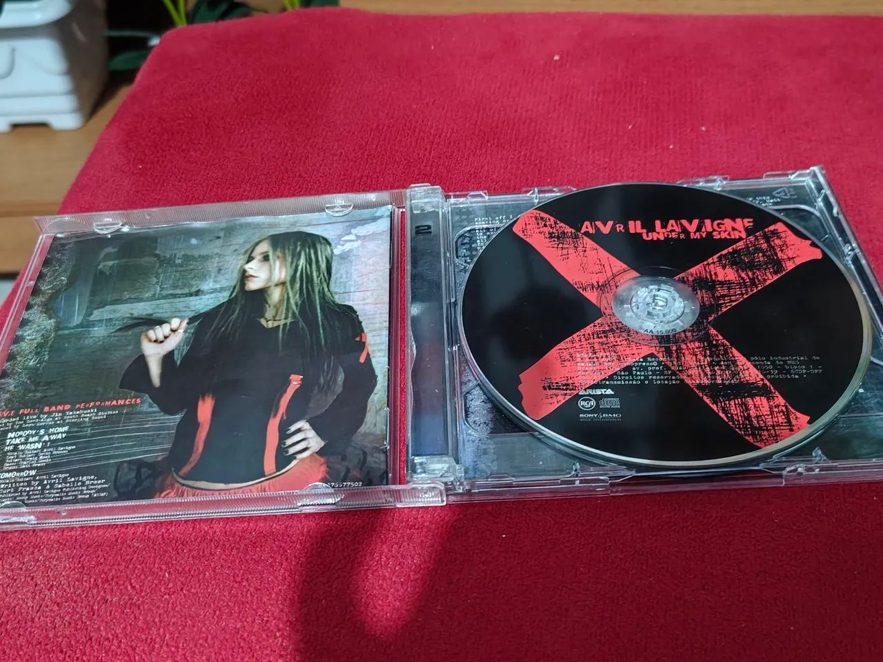 Cd + dvd Avril Lavigne under my skin (edição especial dupla) - CDs