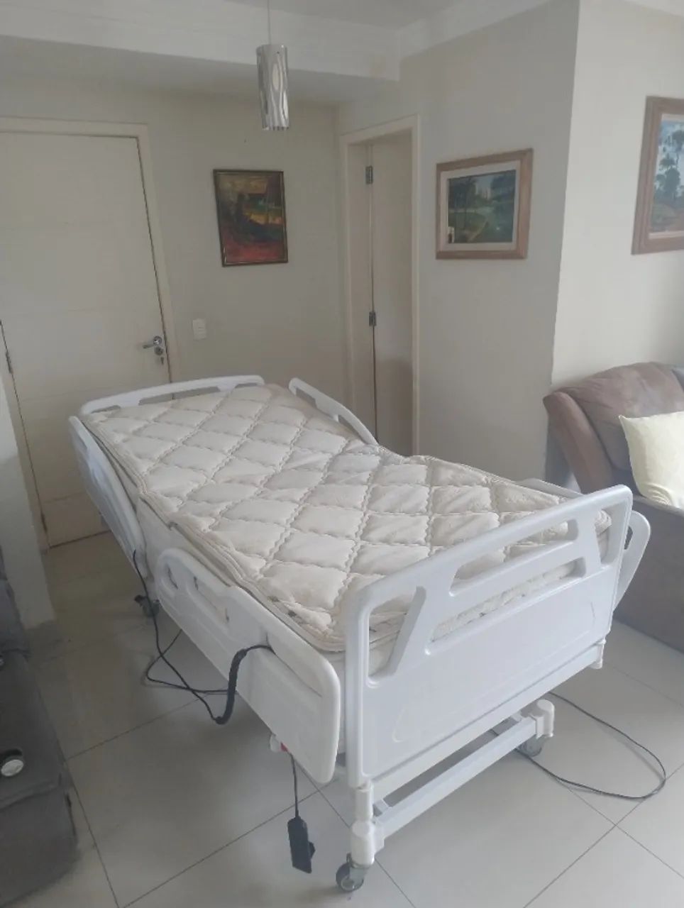 Cama hospitalar motorizada 