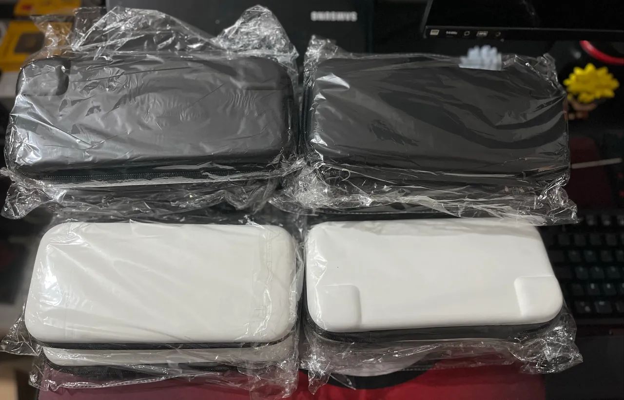 Kit de Proteção completa Nintendo Switch OLED - Case Rígida + Capas + Película + 6 Grips - Foto 4