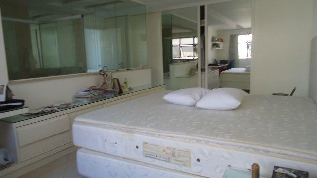 Apartamento à venda com 4 dormitórios cod:MI4CB8013