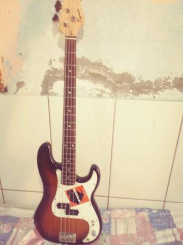 Baixo Squier 1982