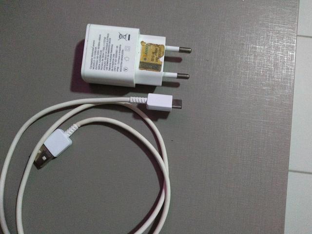 Carregador e antena original do Samsung A30 - Foto 3