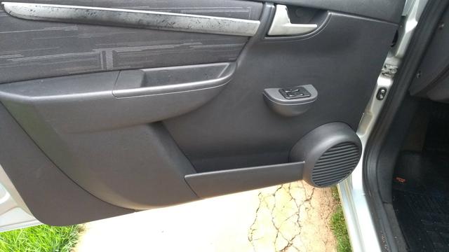 Vendo Prisma 1.4 Maxx modelo 2009 prata - Foto 3