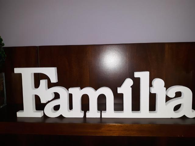 Palavra Família em MDF