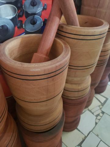 Pilão de madeira rústica