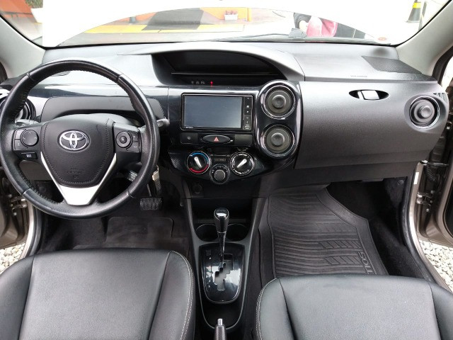Vendo Etios Hatch 1.5 XLS Automático 2017/2018 - Foto 13
