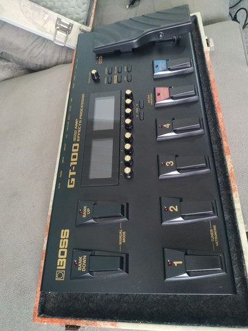 Pedaleira Boss GT100 com case - Foto 4
