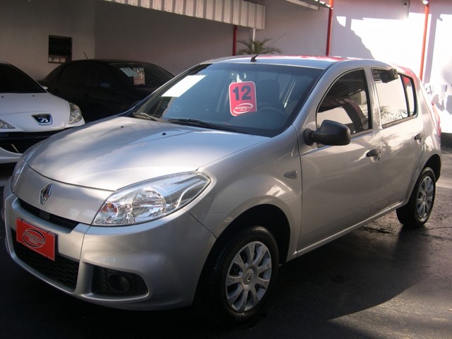 RENAULT SANDERO AUTHENTIQUE 4P