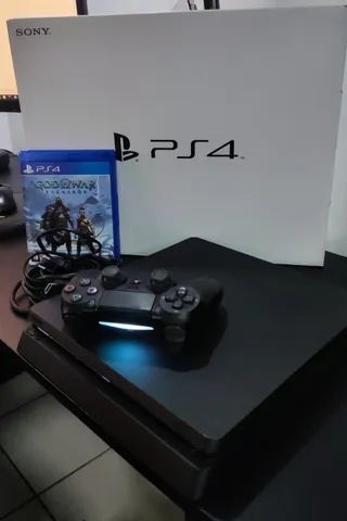 PlayStation 4 1TB 1 Controle Preto Sony - com God of War Ragnarok