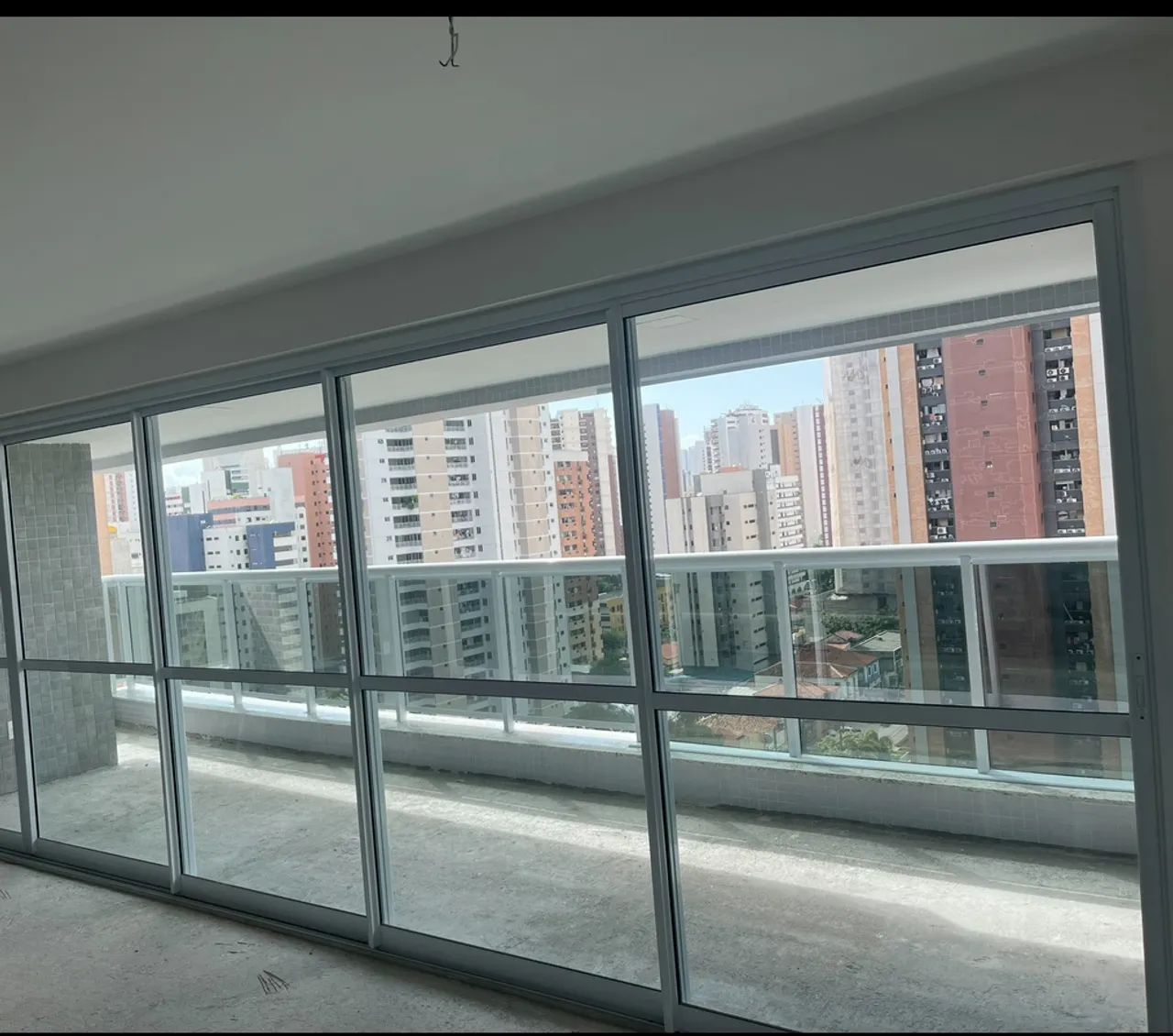 4 portas de correr novinhas em esquadria branca retiradas de obra da Moura  Dubeux - Portas e Janelas - Meireles, Fortaleza 1321363786 | OLX