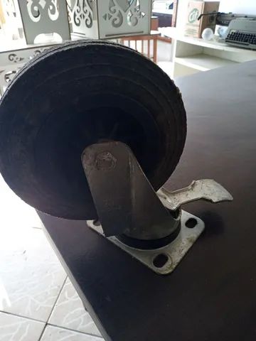 RODÍZIO GIRATÓRIO COM FREIO BORRACHA MACIA 8'' X 2'' 150KG SCHIOPPA - Foto 2
