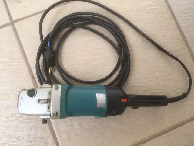 Politriz e lixadeira profissional Makita 9227C 220V 950W - Foto 6