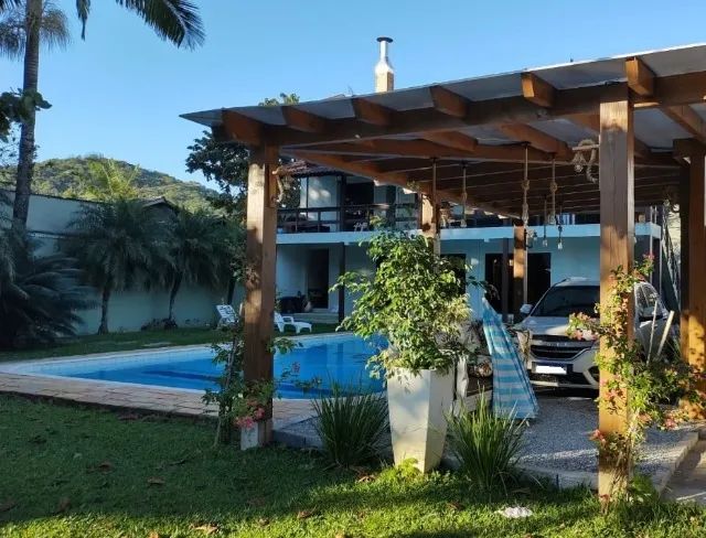 Baln. Camboiú - Temporada - Casa ampla p/10 pessoas com gramado,  pergolado e piscina.