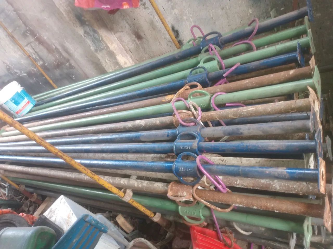 Escoras metálicas 4.50 de alturas - Foto 6