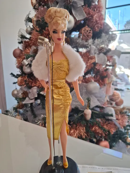 Boneca Barbie cantora - Edição especial