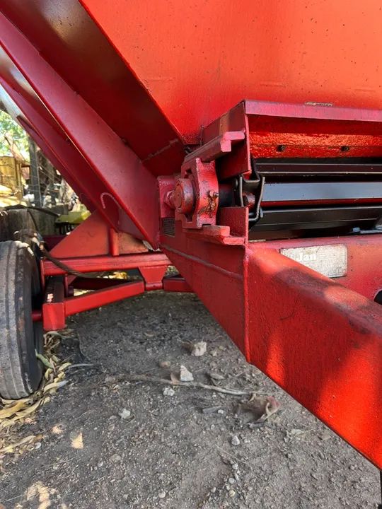 Carreta Distribuidora de calcário e adubo  - Foto 4