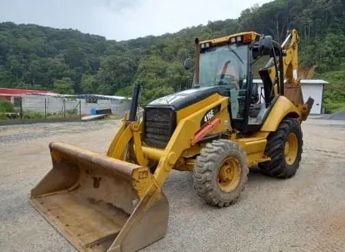 Retroescavadeira Cat 416 ano 2014