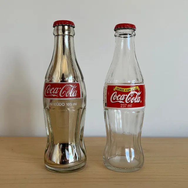 02Garrafas Coca-Cola Anos 90 (01Garrafa Espelhada+01Garrafa Especial Planeta Atlântida 98)