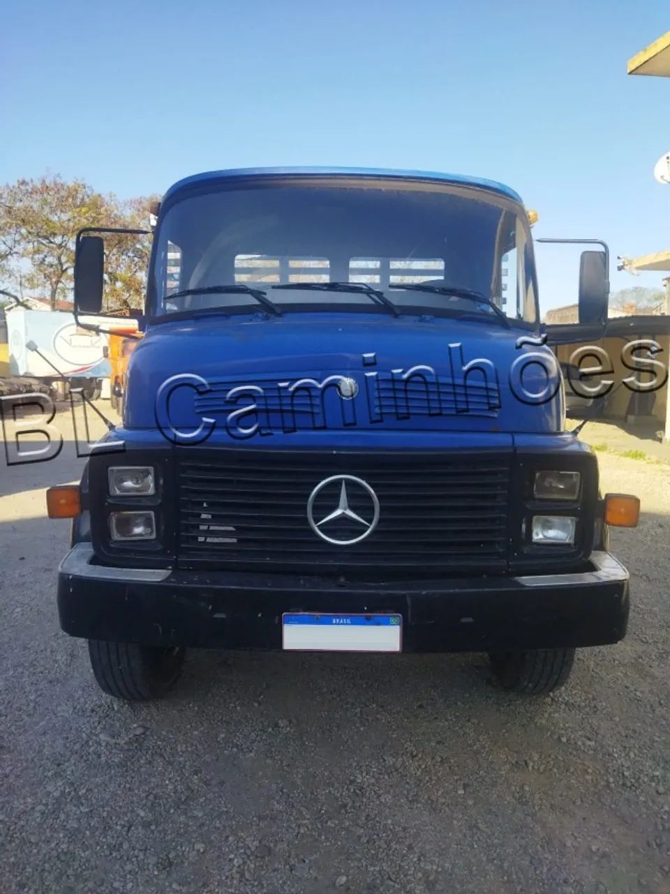 MB 2216, ano 1980, com Carroceria de madeira de 8 metros - Foto 2