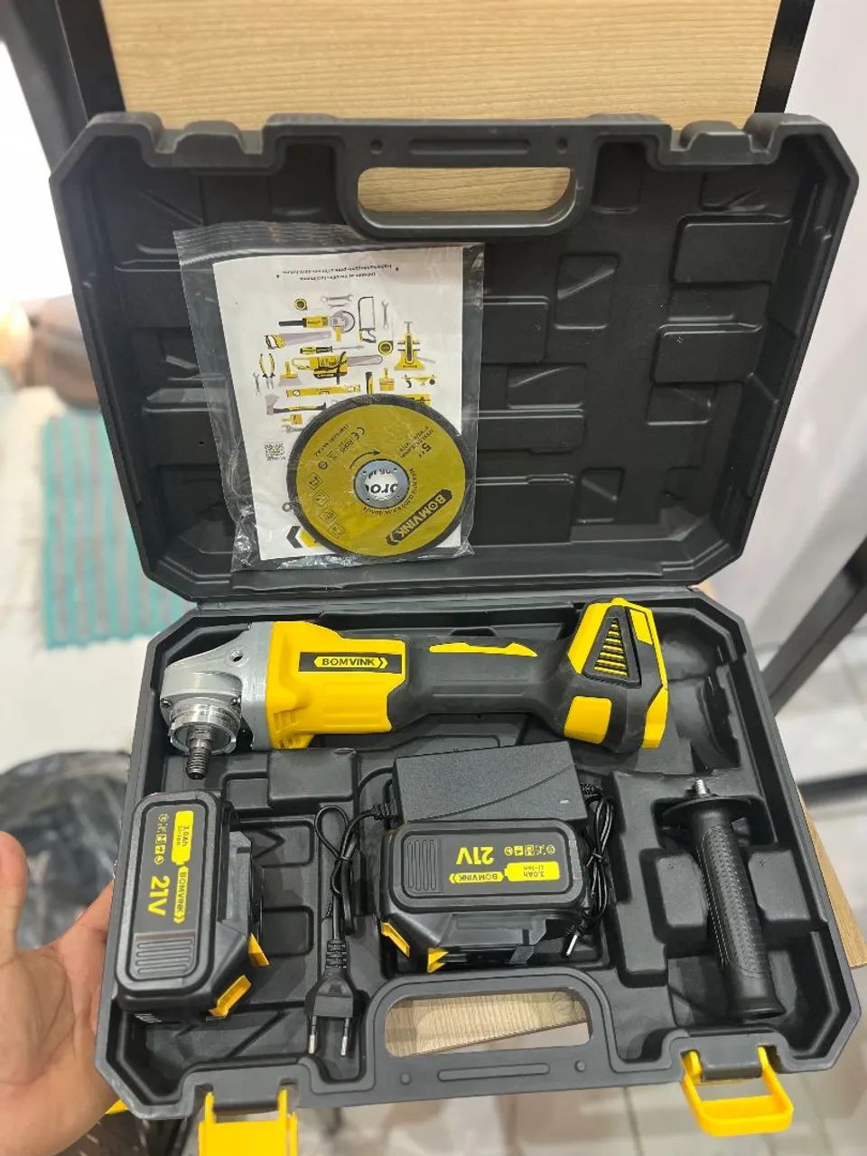 Esmerilhadeira a bateria 21v duas baterias