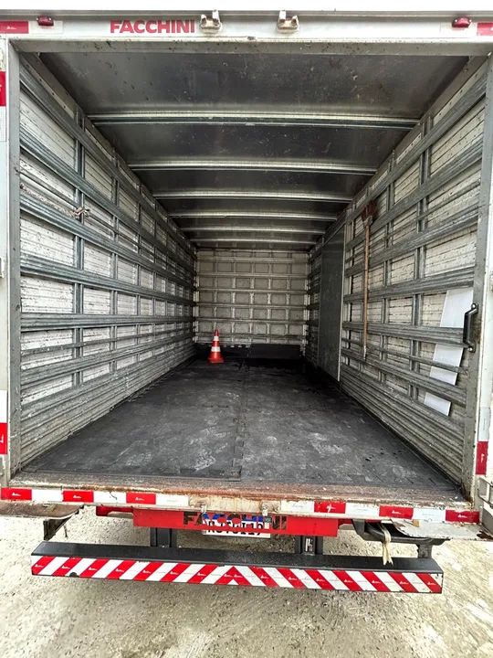 Caminhão Iveco - Ótimo estado - Foto 6