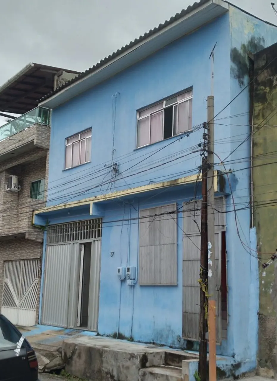 Casa na Pedreira, 2 em 1, px.a Rua Nova, aceita proposta.