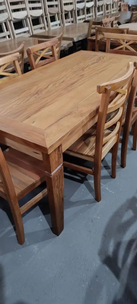 Mesa com 6 cadeiras tudo em madeira $ 2.799,00 nova e a pronta entrega consultar parcelas - Foto 2