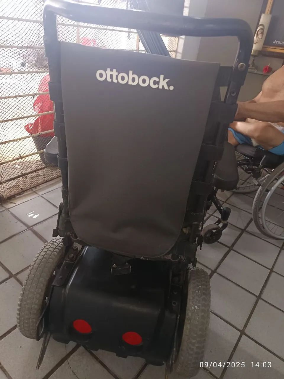 Cadeira de rodas motorizada - Foto 4