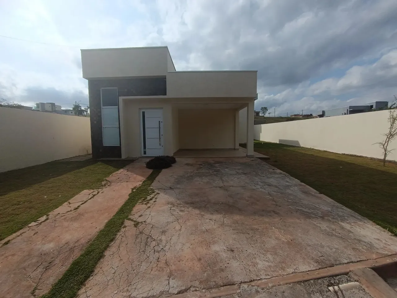 Imóvel para aluguel com 300 metros quadrados com 3 quartos