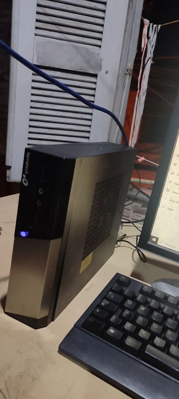 Mini PC, 500 gigas de HD e 4 gigas de memória 
