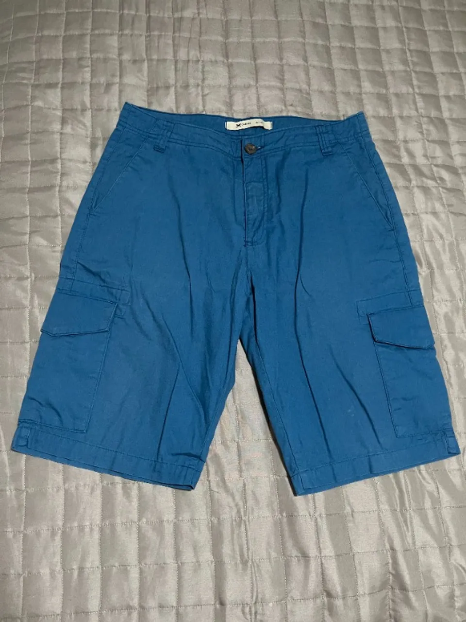 Vendo bermuda azul