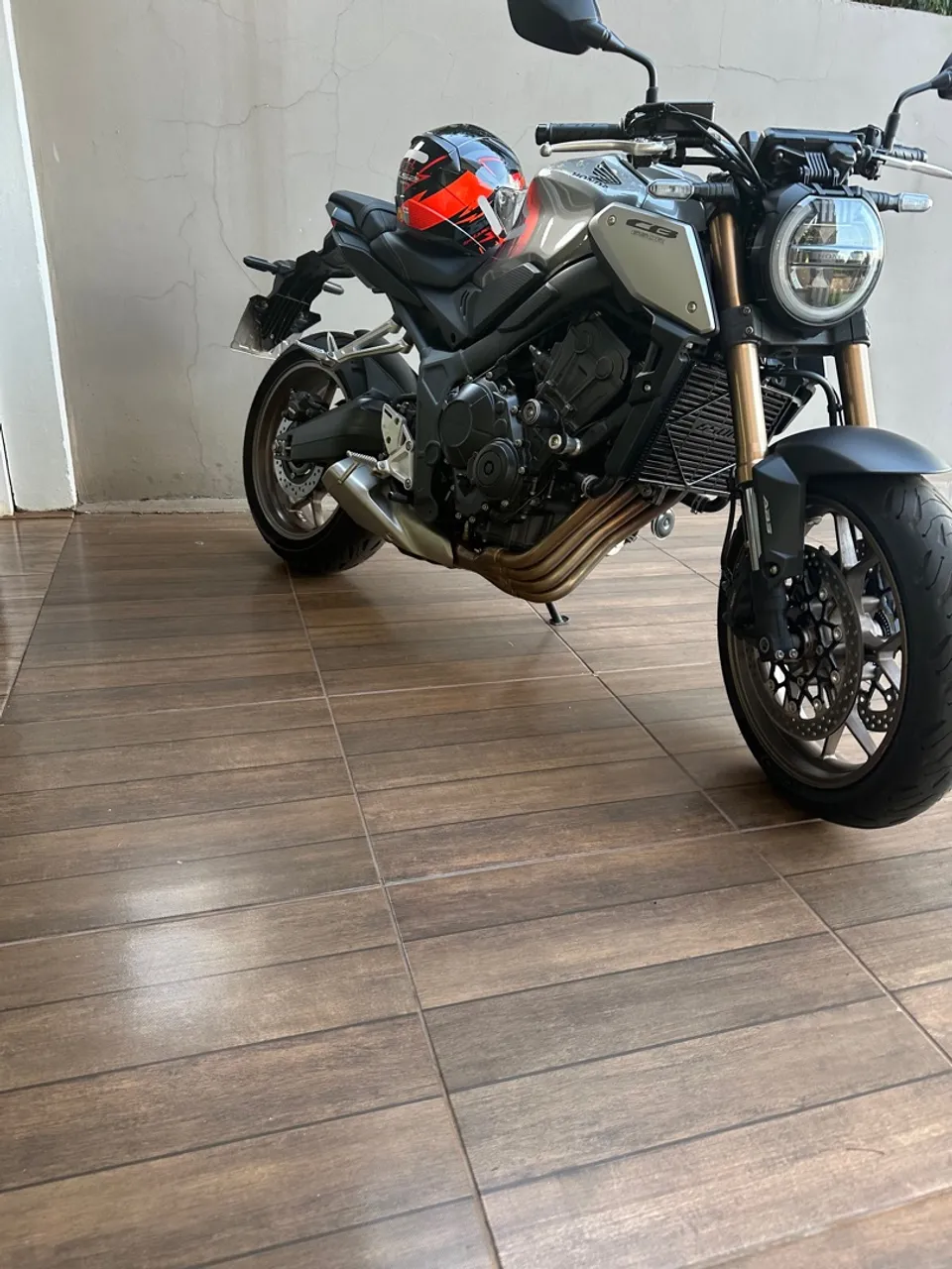 Moto impecável