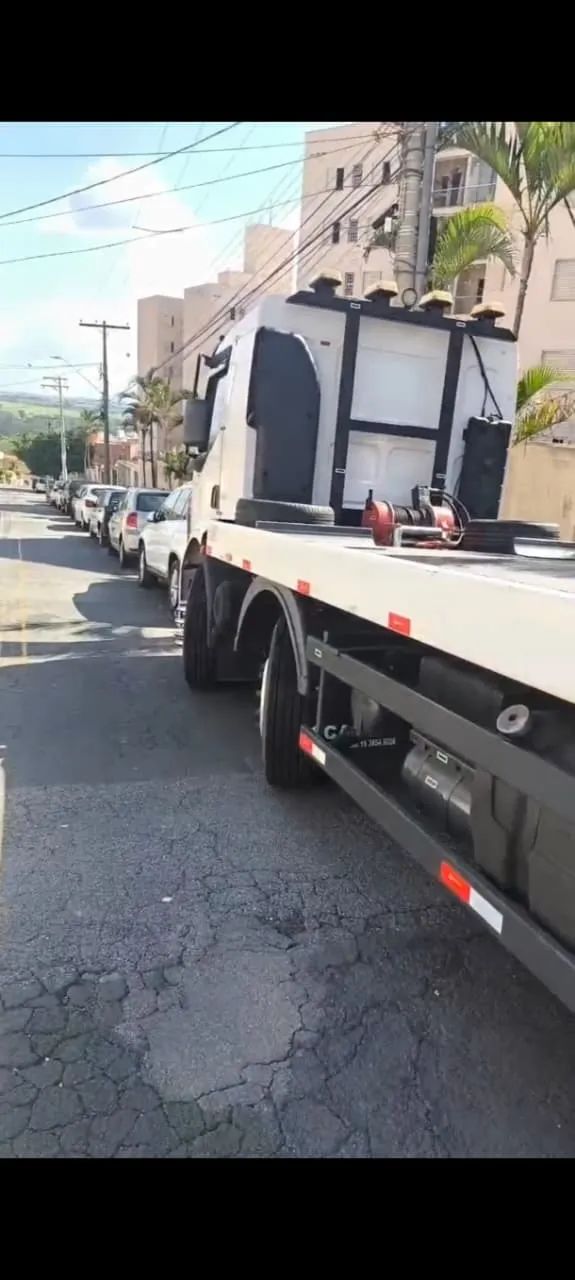 VENDO OU TROCO POR IMOVEL VOLVO VM 260 2011 PLATAFOR GUINCHO BITRUCK - Foto 3