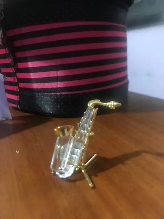 Saxofone de cristal em miniatura swarovski o
