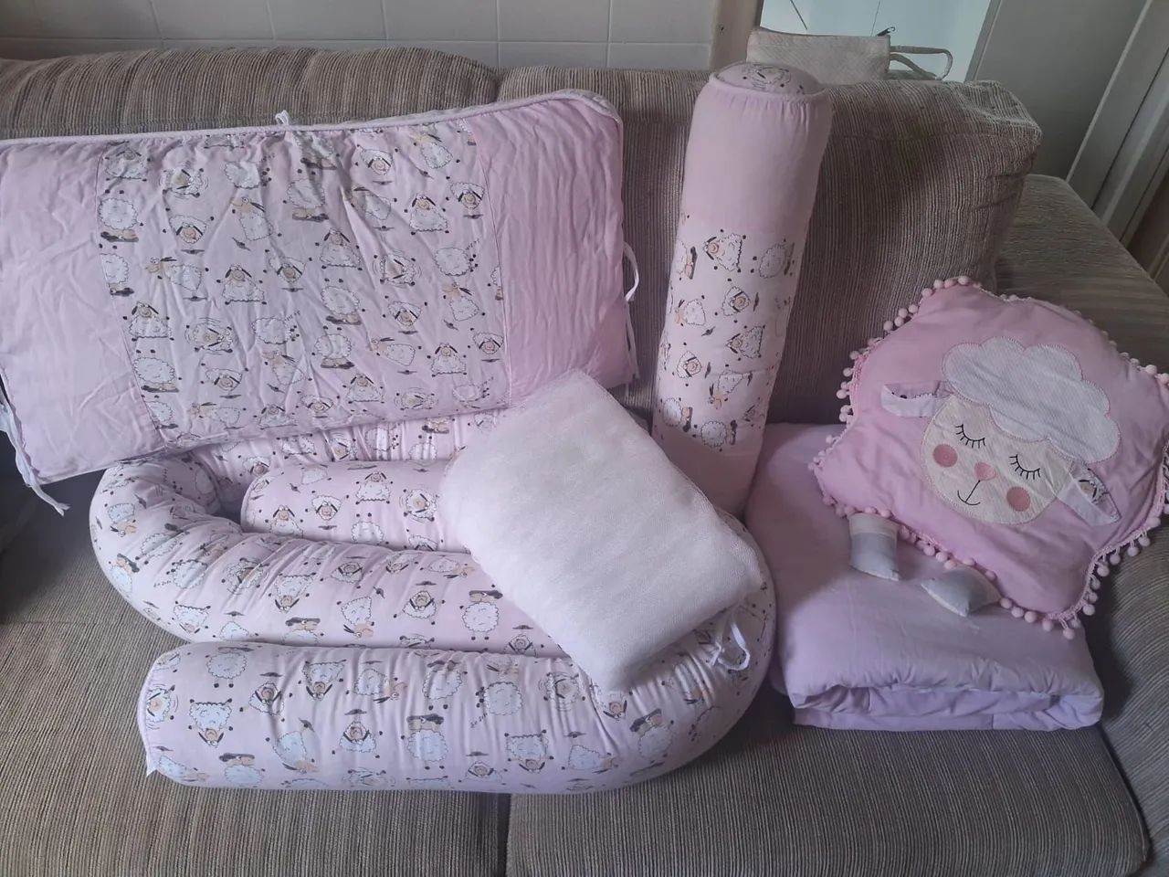 vendo lindo protetor de berço esta novo completo só 75 reais