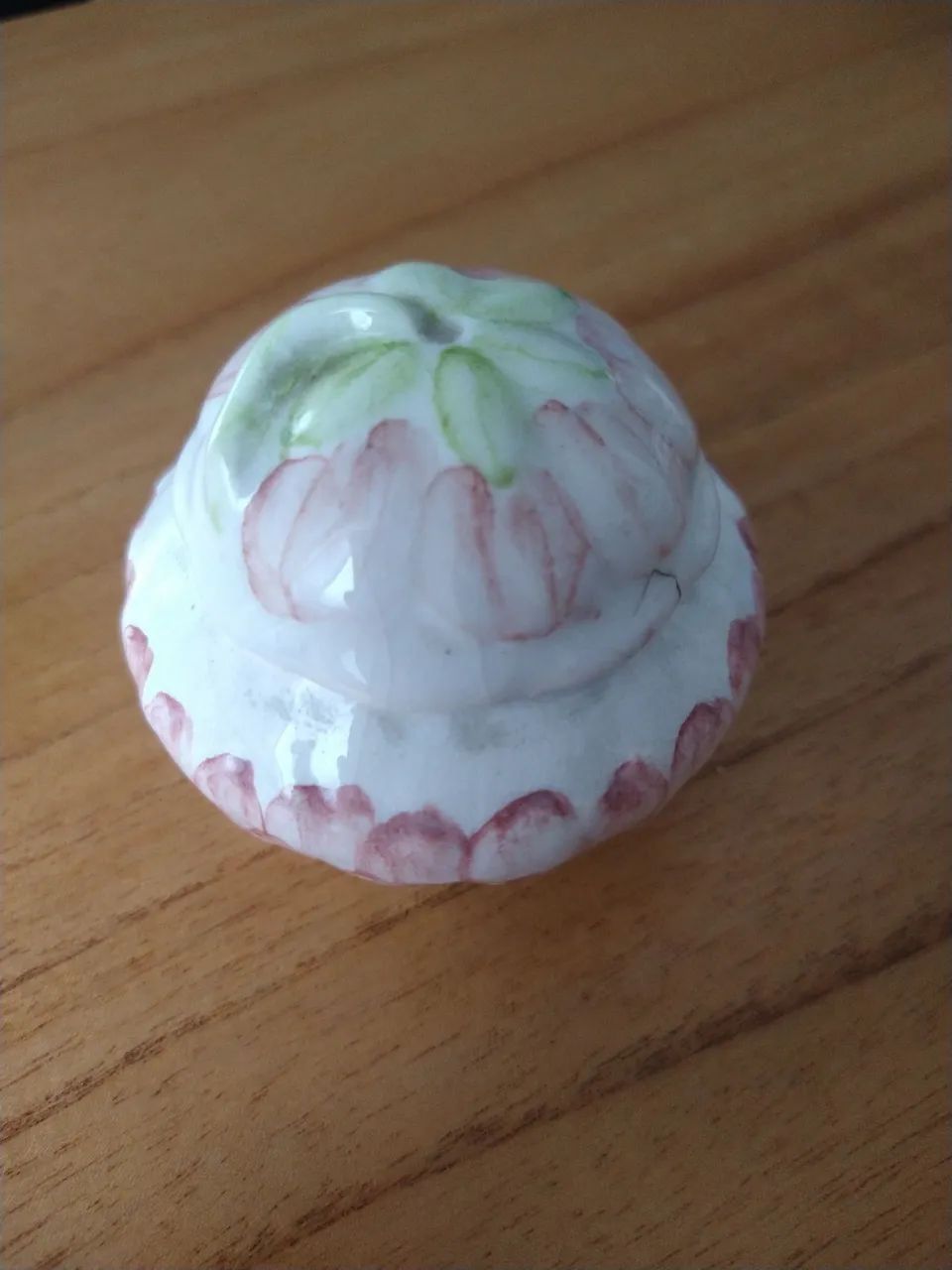Caixa pequena de porcelana antiga