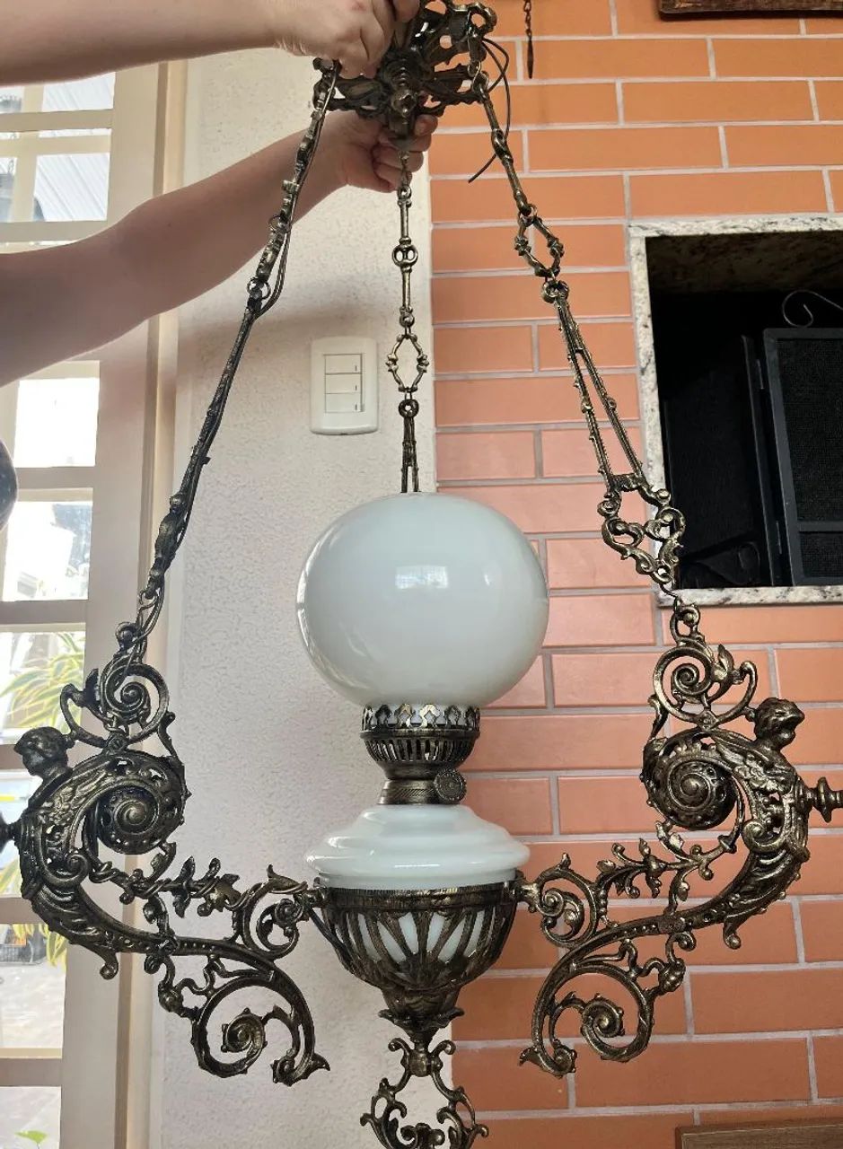 Lustre antigo em alumínio com pintura ouro velho e cúpula em opalina - Foto 6