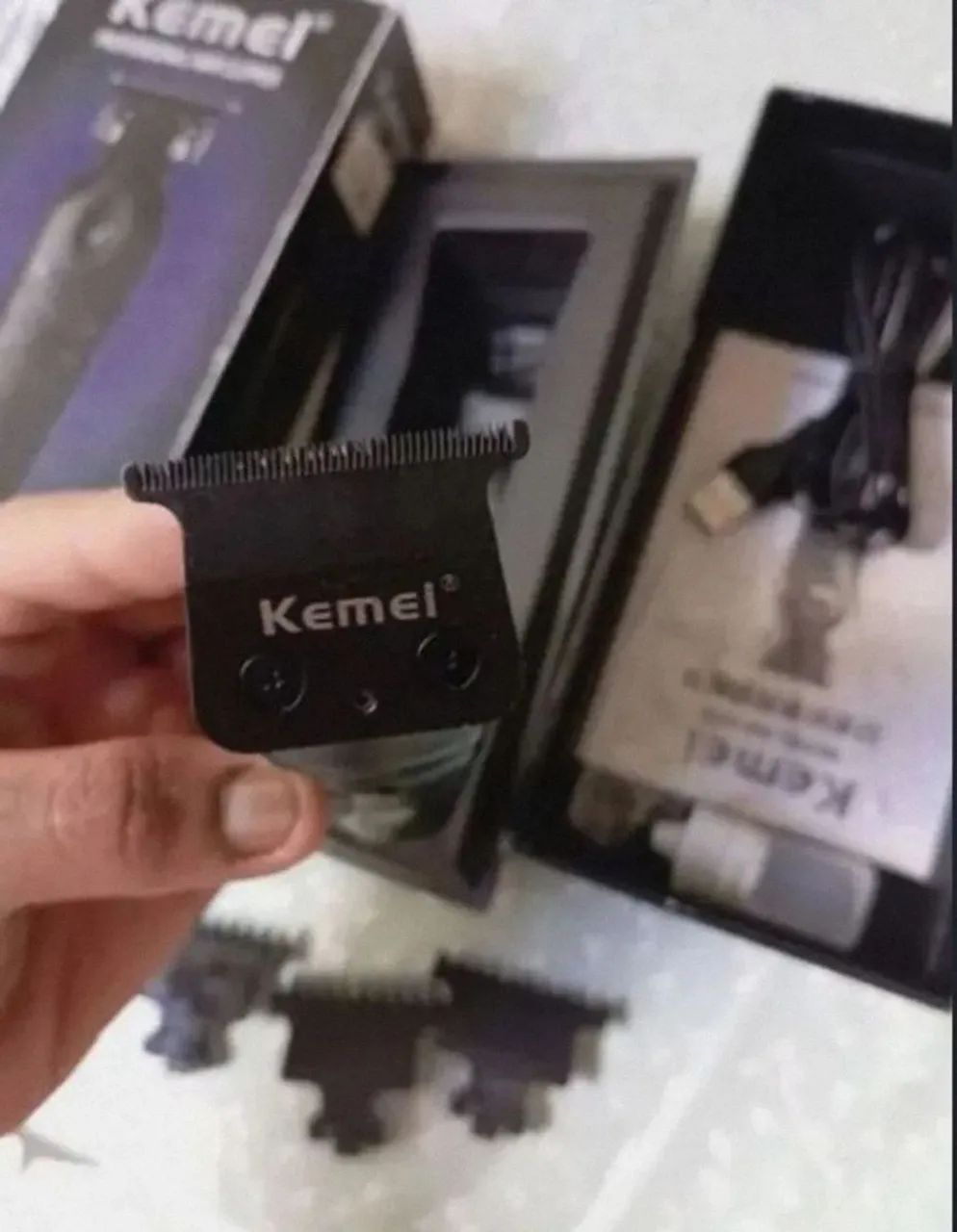 Máquina de Cortar Cabelo Kemei. 100$ - Foto 2