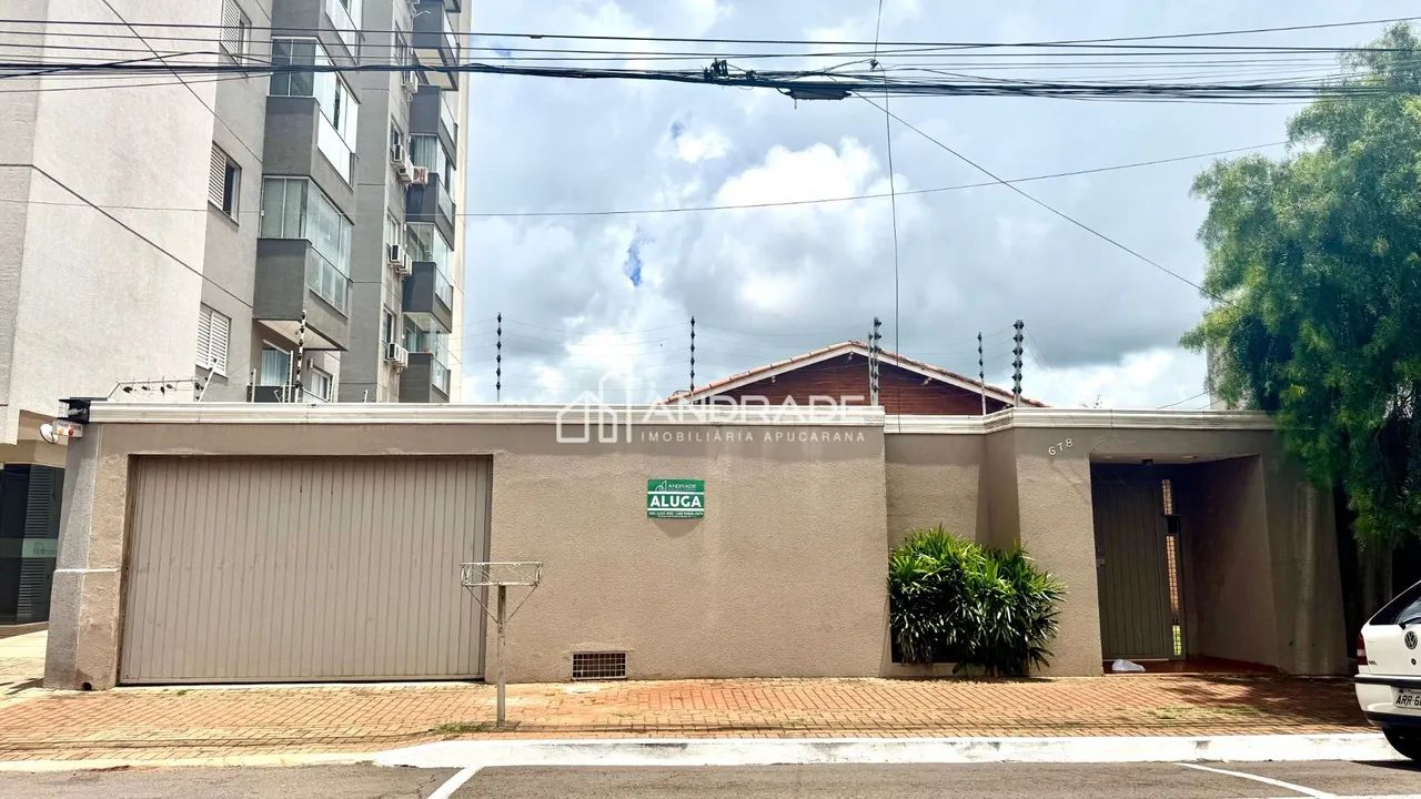 Casa com 3 dormitórios para alugar, 250 m² por R$ 3.500,00/mês - Centro - Apucarana/PR